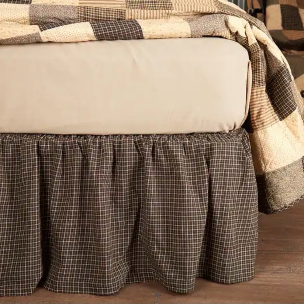 Kettle Grove Queen Bed Skirt 🤎 NEW